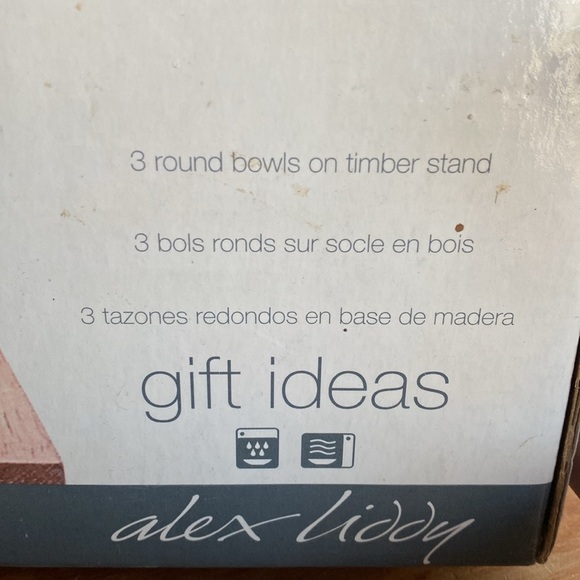 Serving dishes (3 round bowls on timber stand) - Picture 10 of 10